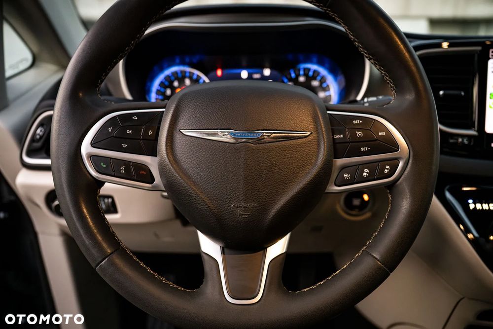 Chrysler Pacifica - 17
