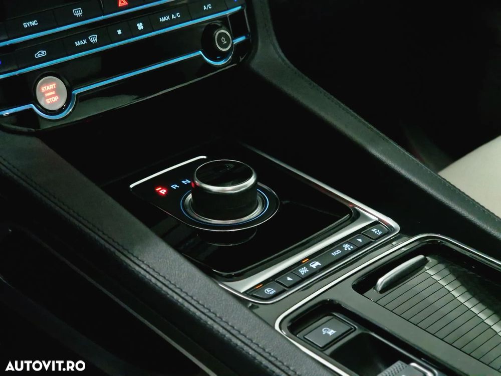 Jaguar F-Pace 20d AWD Aut. Prestige - 16