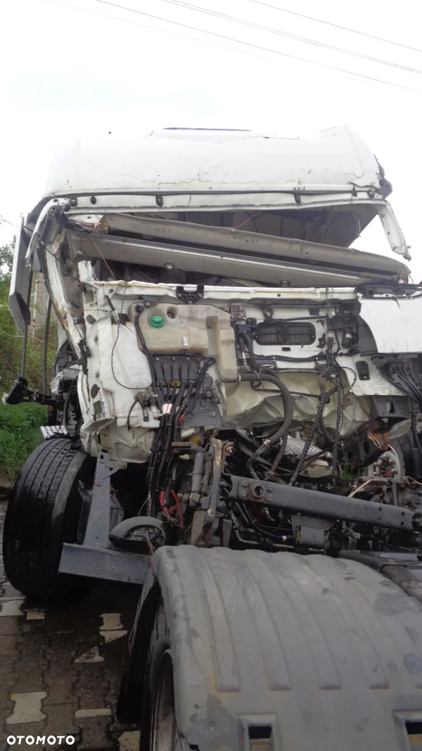 Iveco Stralis Hi-Way  belka części