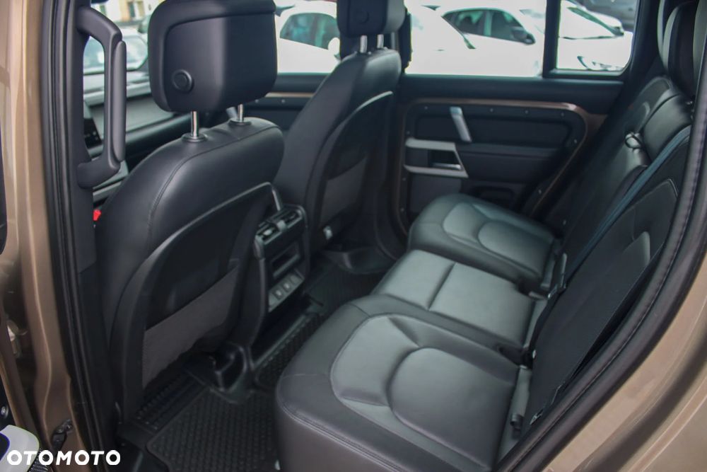 Land Rover Defender 110 D200 X-Dynamic HSE - 37