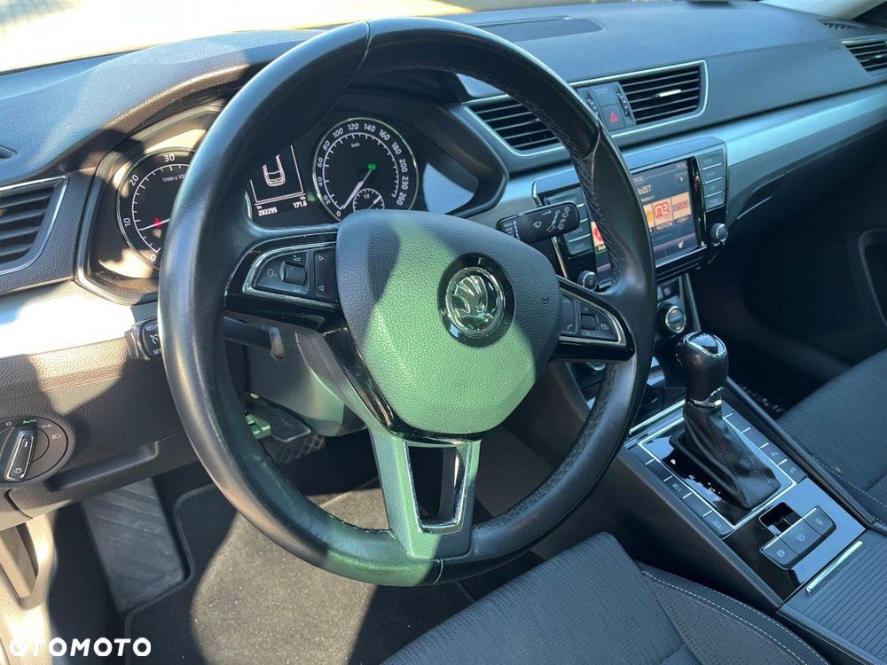 Skoda Superb 2.0 TDI Ambition DSG - 8