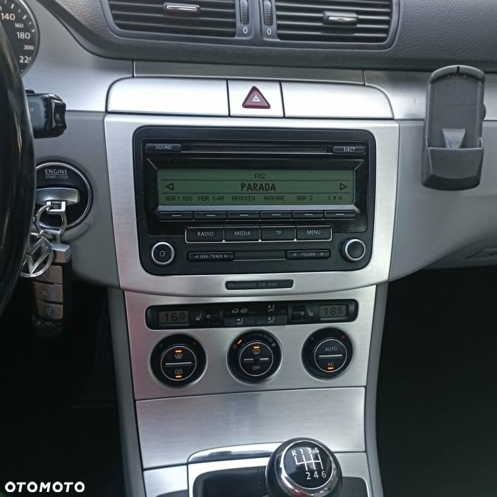 Volkswagen Passat 1.8 TSI Comfortline - 25
