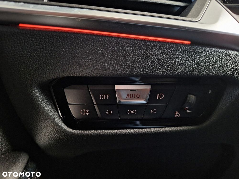 BMW Seria 3 320d xDrive mHEV M Sport - 38