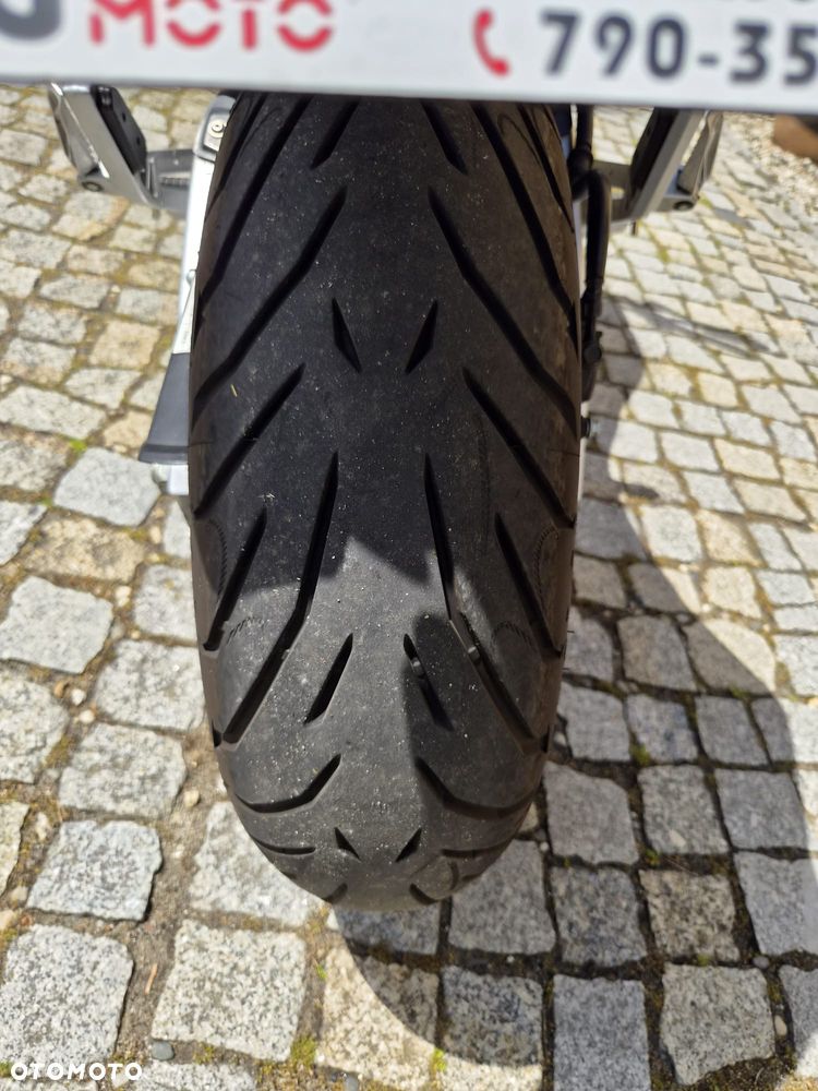 Suzuki GSR - 4
