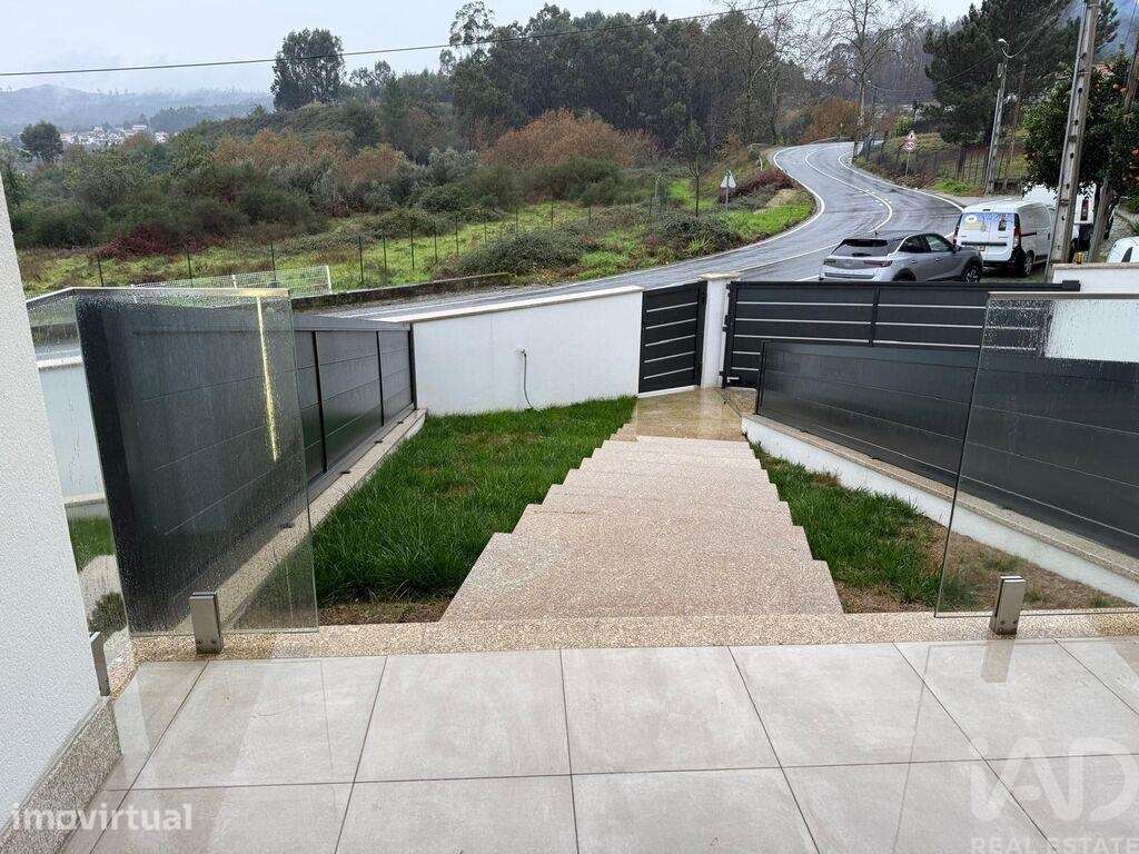 Moradia geminada T4 em Recezinhos (São Mamede) de 178 m2 - Grande imagem: 2/28
