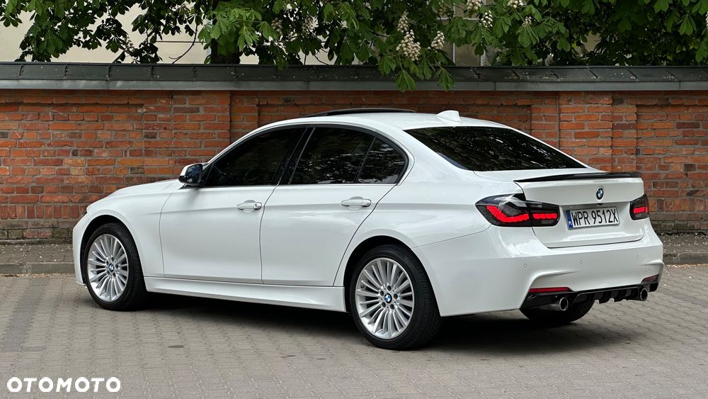BMW Seria 3 328i Luxury Line - 12