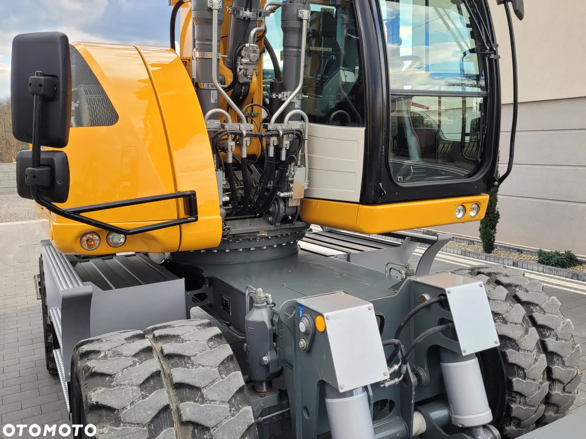 Liebherr A913 compact / 3400h / jak NOWA!!! / - 12