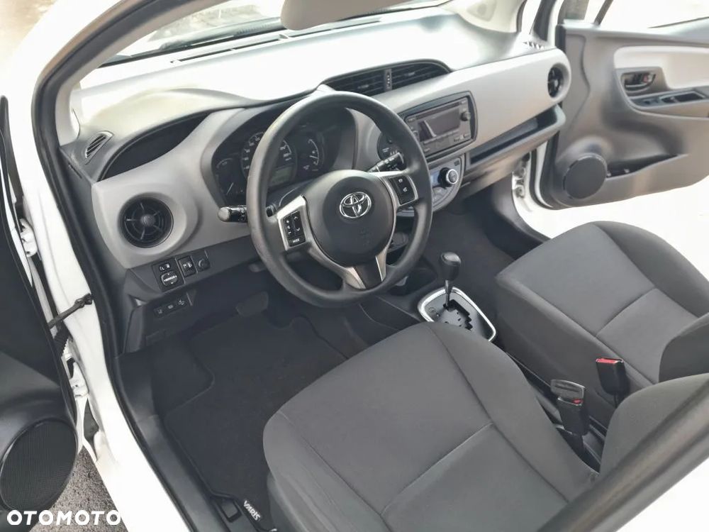 Toyota Yaris Hybrid 100 Active - 12