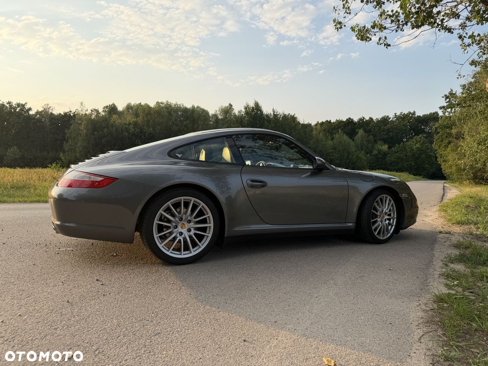 Porsche 911 Carrera 4 - 8