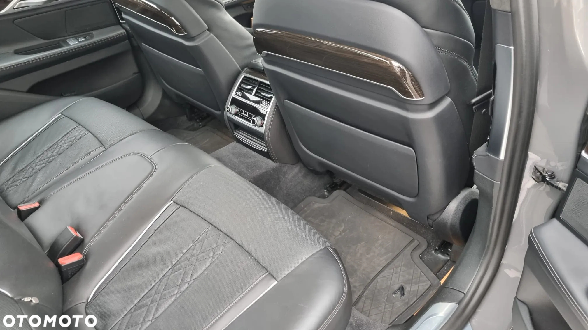 BMW Seria 7 750d xDrive - 23