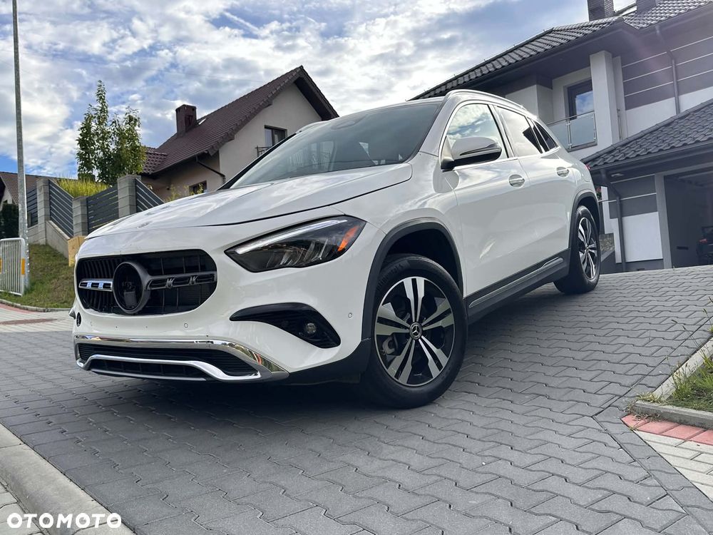 Mercedes-Benz GLA 250 4Matic 8G-DCT EDITION 2022 - 1