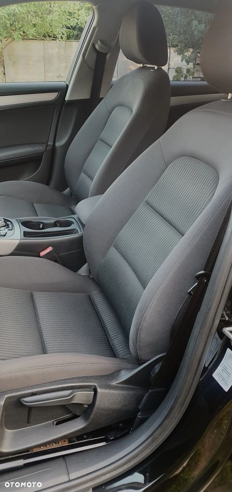 Audi A4 Limousine 2.0 TDI DPF clean diesel Ambiente - 11