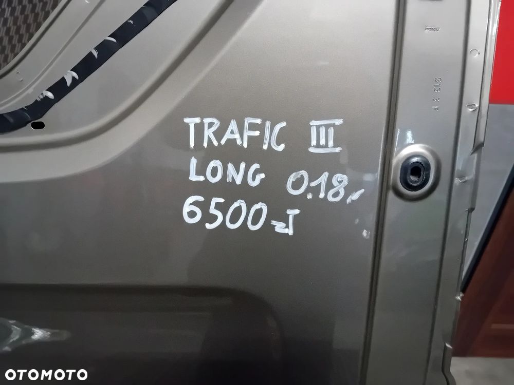 LEWY BOK RENAULT TRAFIC III R2018 LONG BŁOTNIK - 2