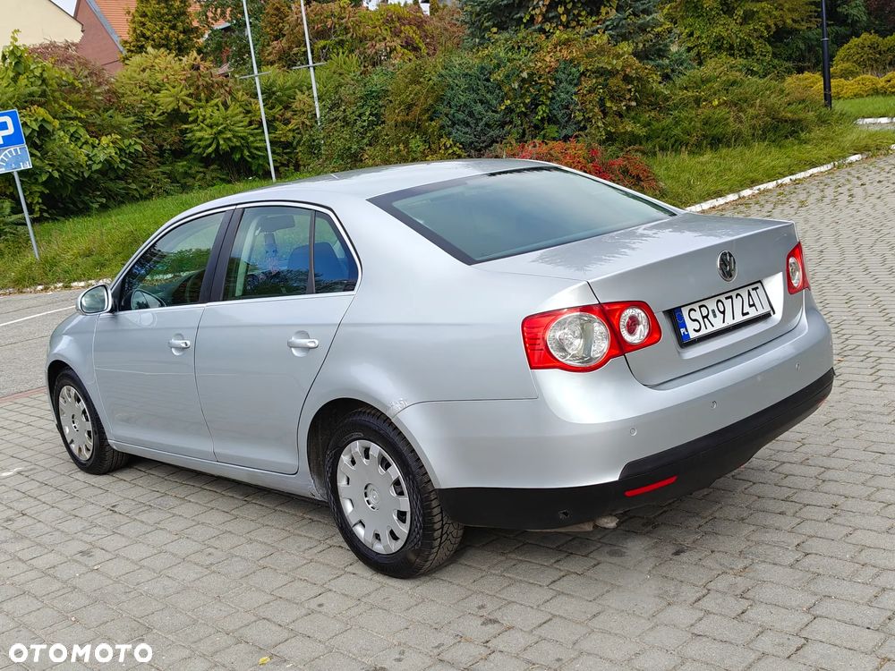 Volkswagen Jetta 1.6 Comfortline - 16
