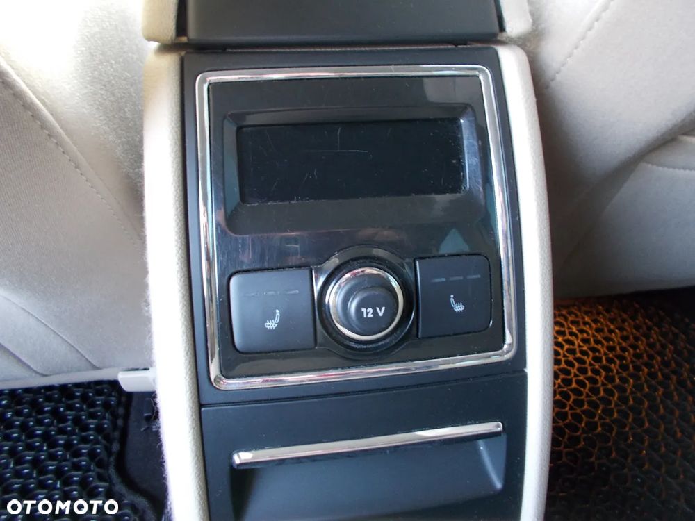 Skoda Superb 2.0 TDI Business DSG - 25