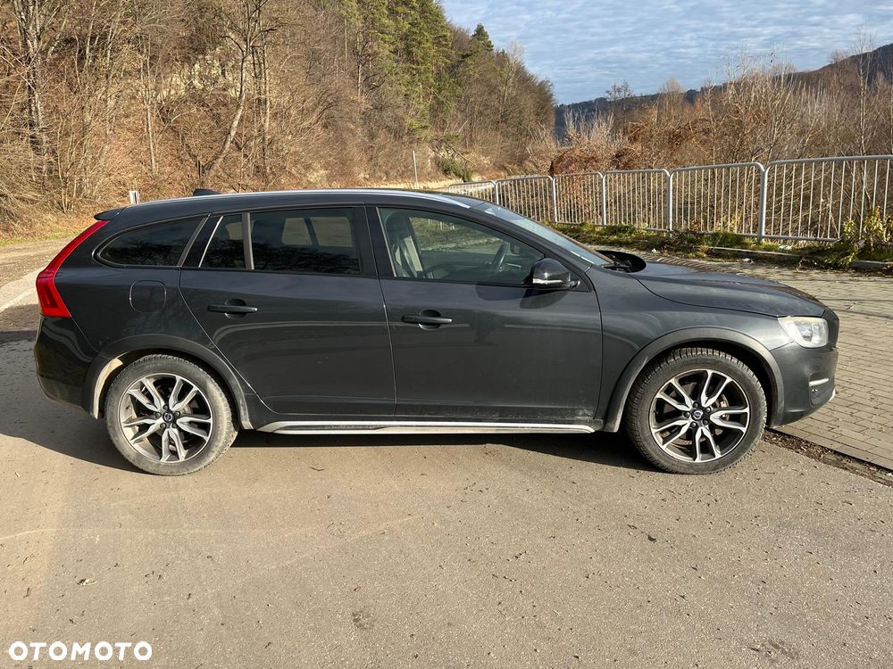 Volvo V60 Cross Country D4 AWD Geartronic Summum - 4