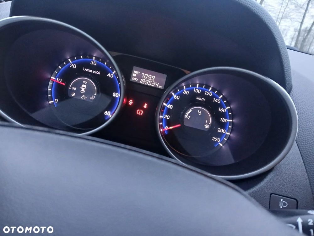 Hyundai ix35 1.7 CRDi 2WD blue Finale Gold - 23