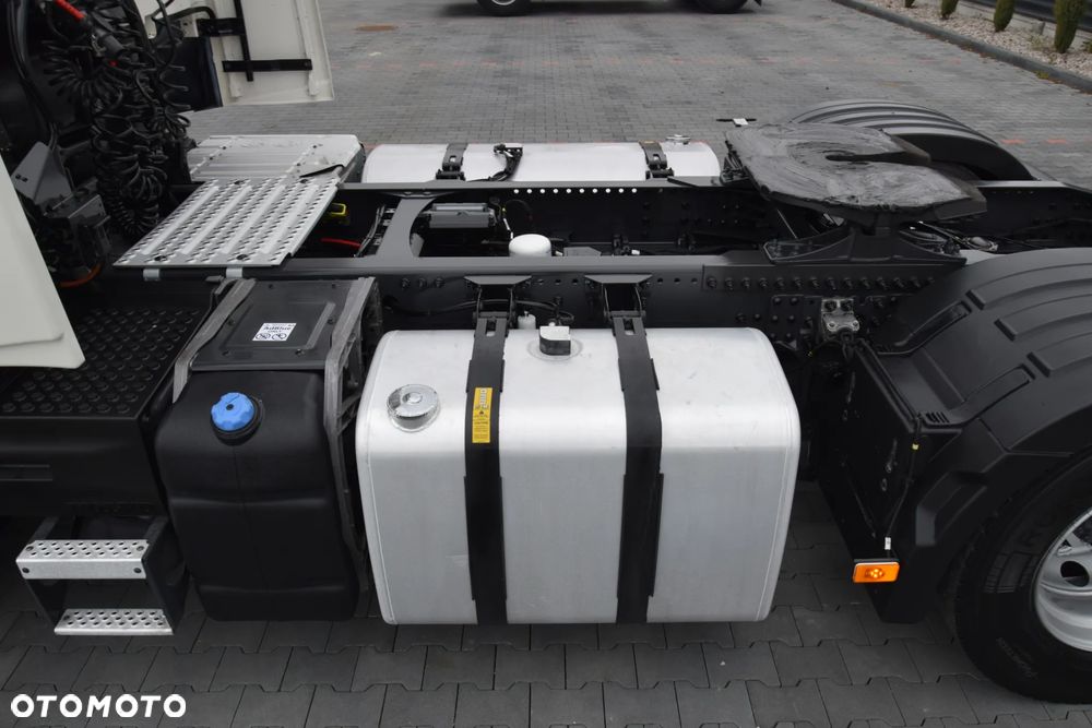 Volvo FH500 / EURO 6 / NOWY MODEL / KLIMATYZACJA POSTOJOWA / ACC / LEDY / 2 ZBIORNIKI / 2022 / NISKI PRZEBIEG / SERWISOWANY / SPROWADZONY - 17