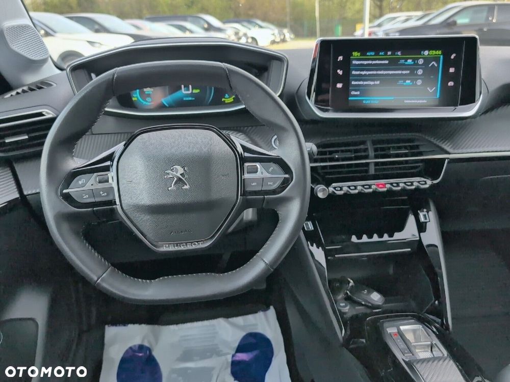 Peugeot 208 - 12