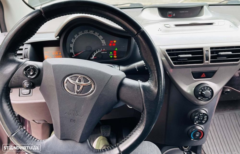 Toyota iQ 1.4 D-4D + - 10