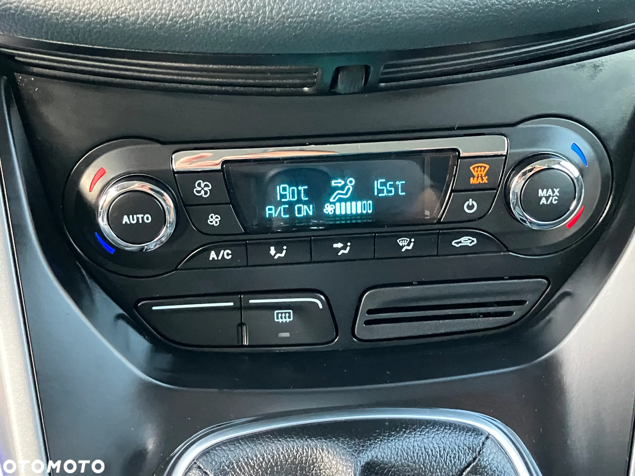 Ford C-MAX 1.6 Ti-VCT SYNC Edition - 23