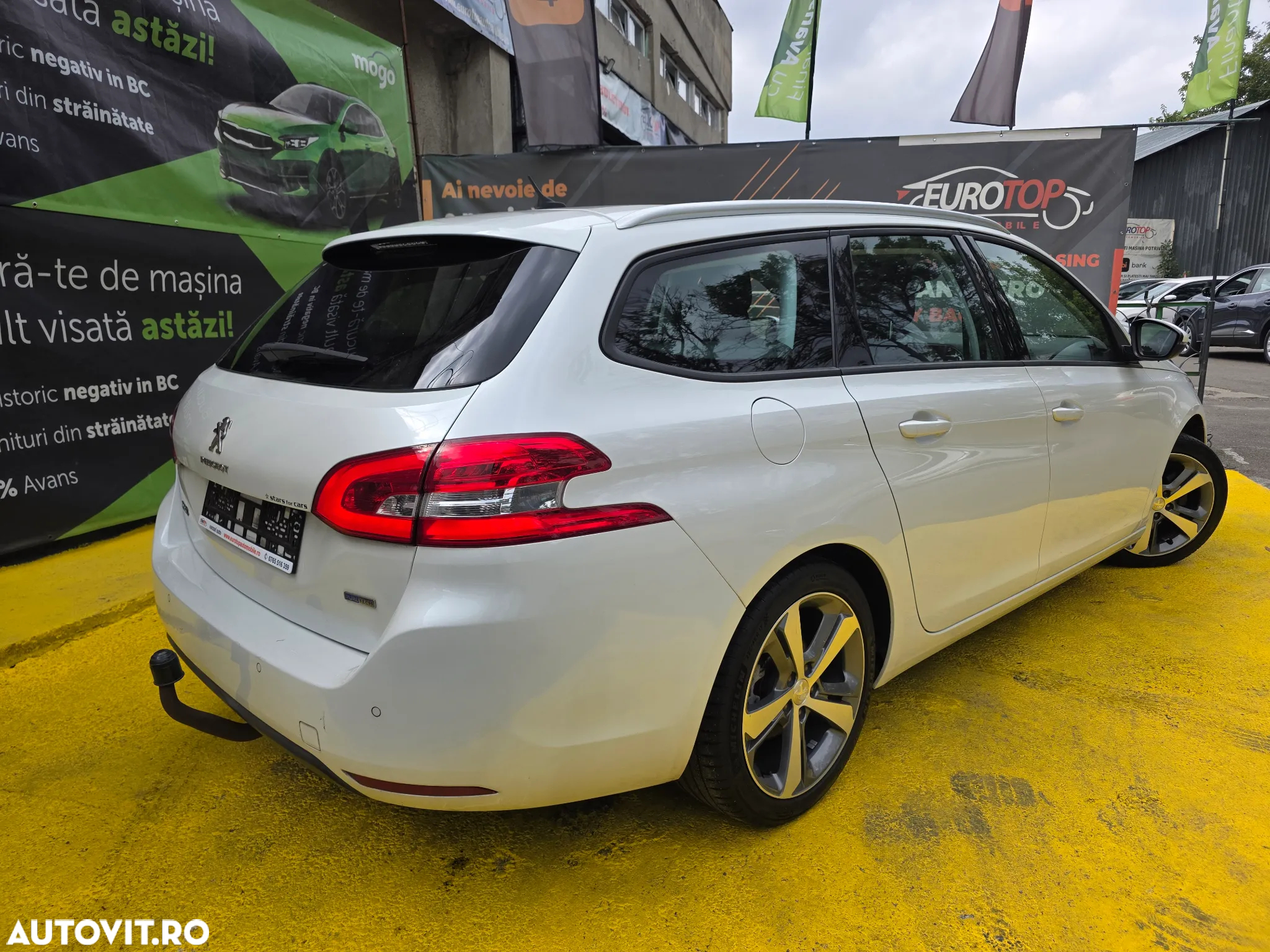 Peugeot 308 1.2 L PureTech Turbo S&S Allure - 6