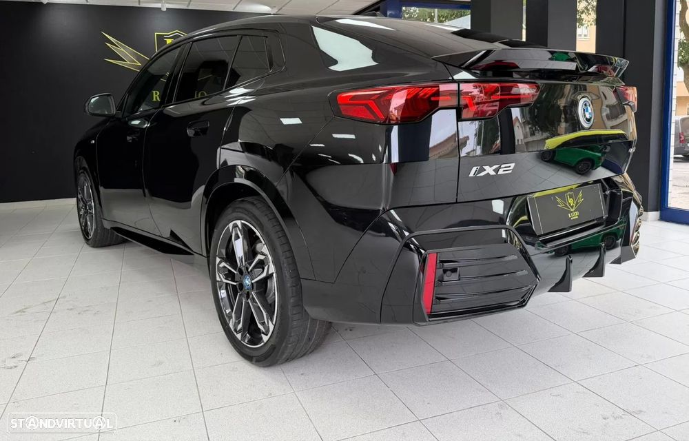 BMW iX2 eDrive20 Pack Desportivo M - 11