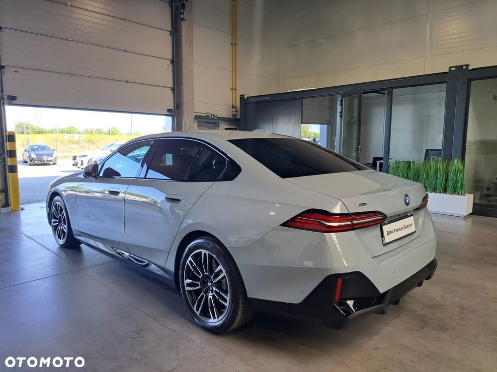 BMW Seria 5 530e xDrive PHEV M Sport - 5