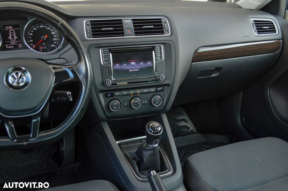 Volkswagen Jetta 2.0 TDI Comfortline - 21