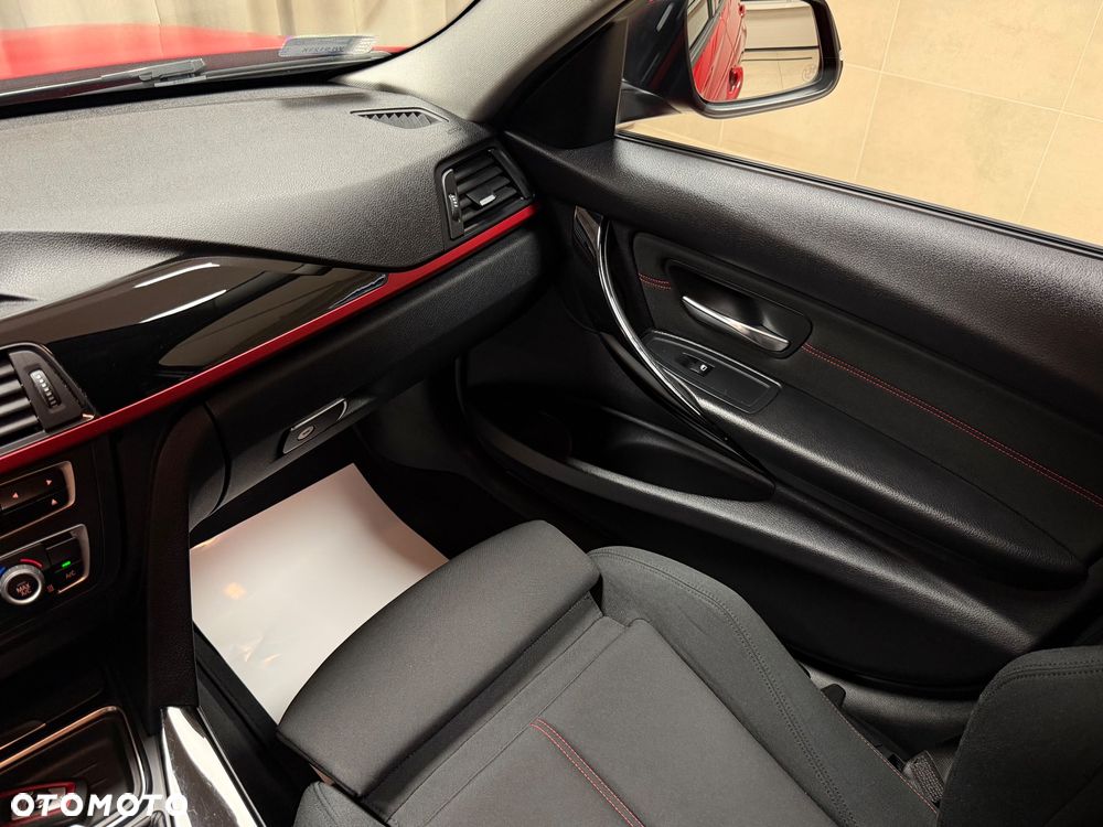 BMW Seria 3 318d xDrive Sport Line - 25