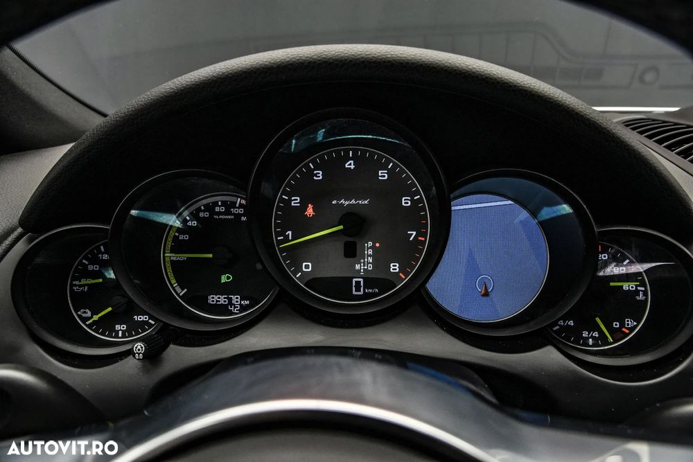 Porsche Cayenne - 23