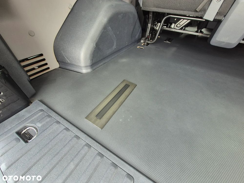 Volkswagen Transporter Kombi L2H1 M1 4Motion - 11