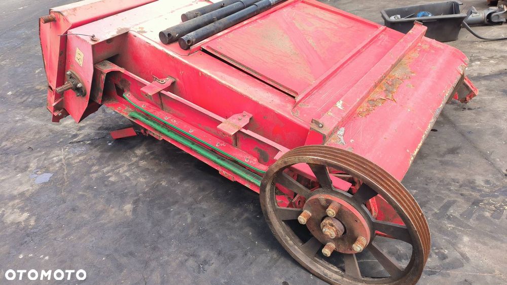 PODAJNIK POCHYŁY GARDZIEL MASSEY FERGUSON MF 36 - 7