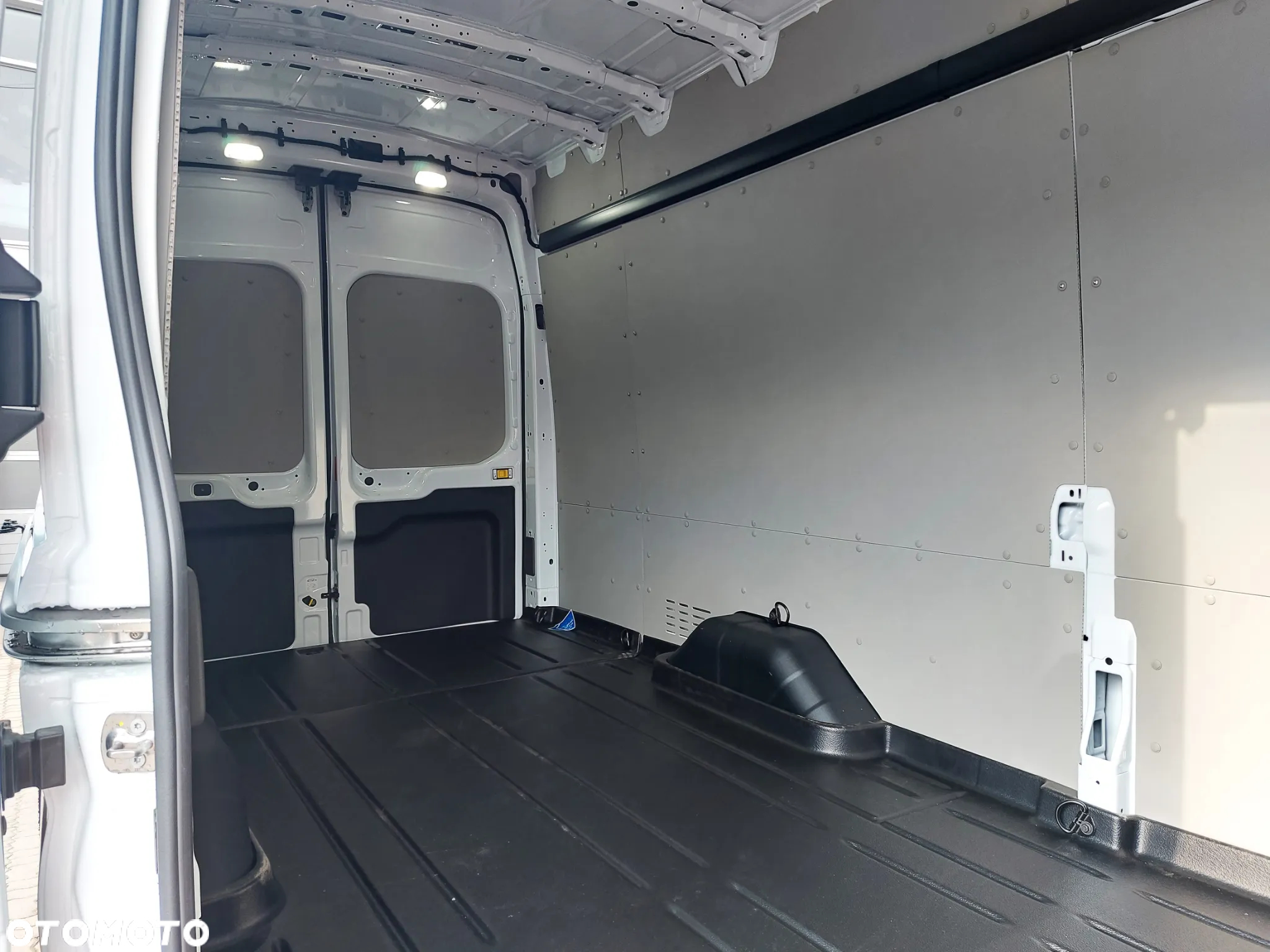 Ford Transit - 9