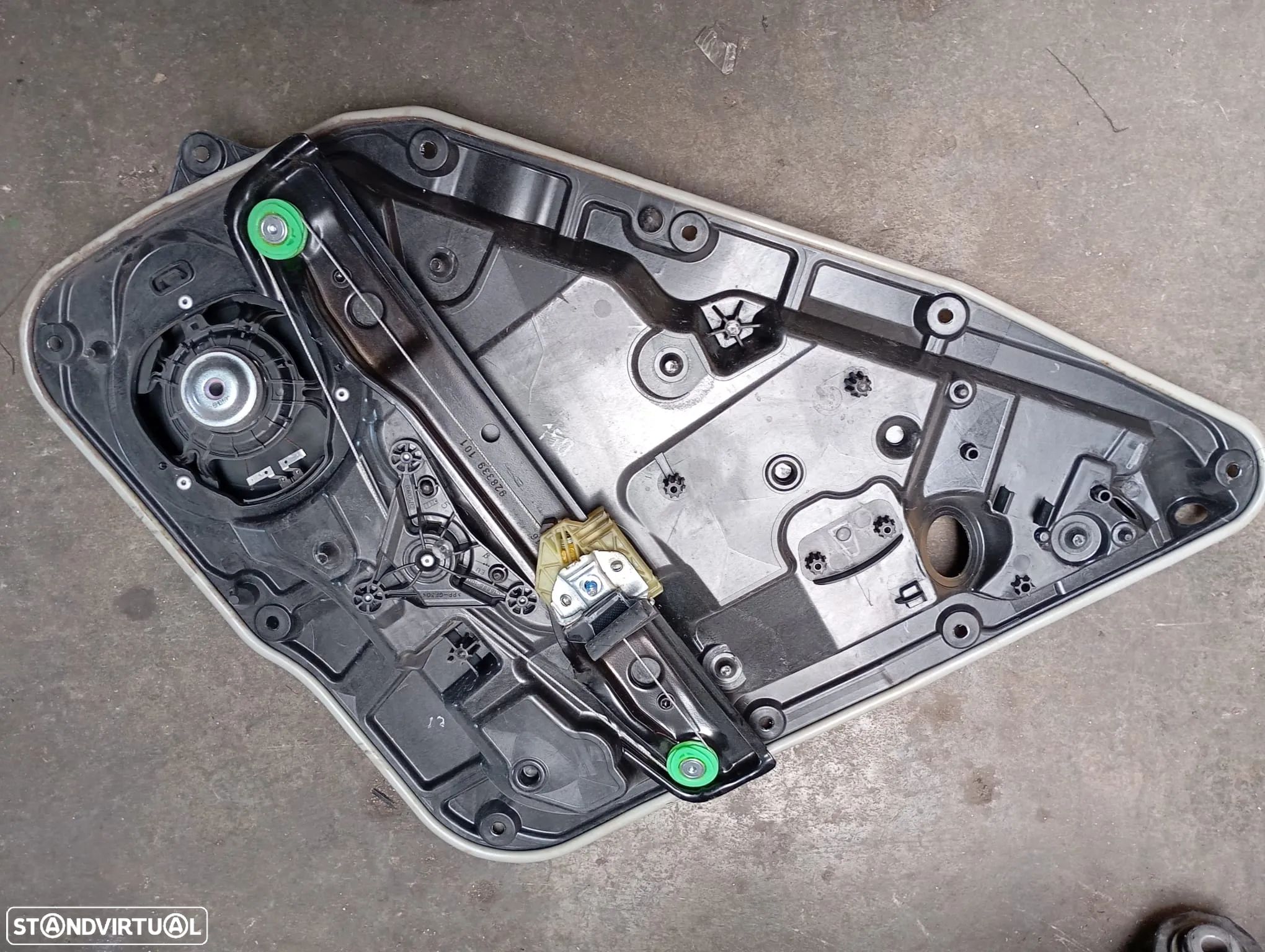 MERCEDES A W176 ELEVADOR TRAS DIRETO - E094 - 1