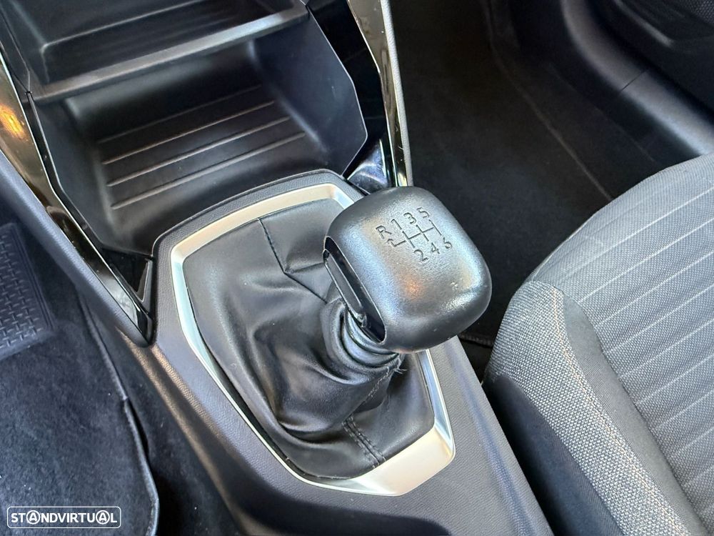 Peugeot 208 - 14