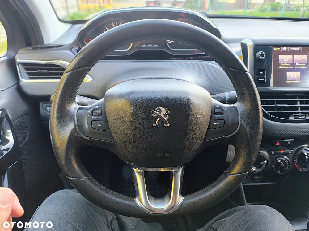 Peugeot 208 1.2 PureTech Style - 25