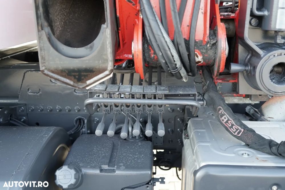 Renault KERAX 410 / 6x4 / BASCULĂ + HDS FASSI F150 / platformă hidroizolatoare / BORDMATIC / anvelope 100% / graifer - 22