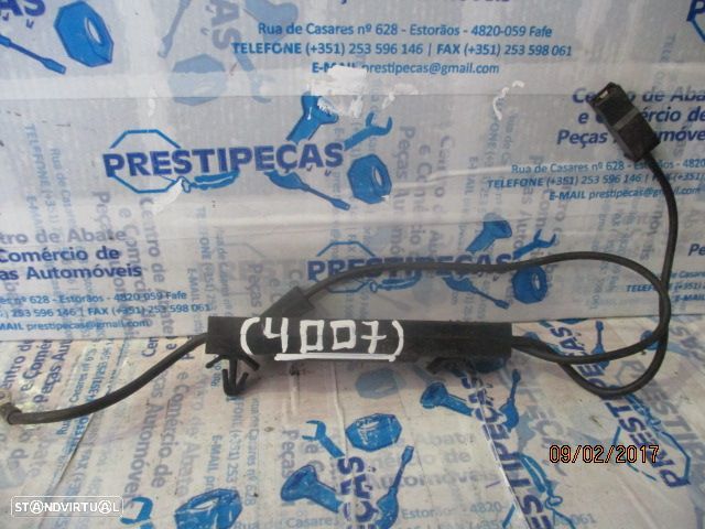 Antena A2038209489 MERCEDES W209 2003 ANTENA - 2