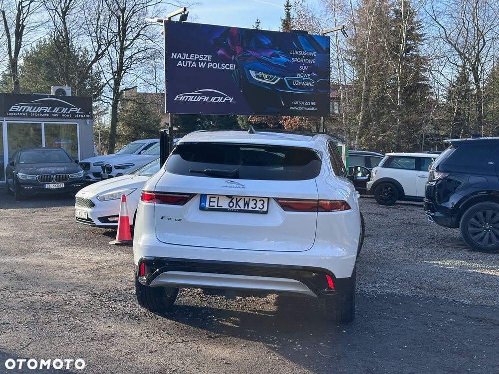 Jaguar F-Pace P250 AWD R-Dynamic SE - 8