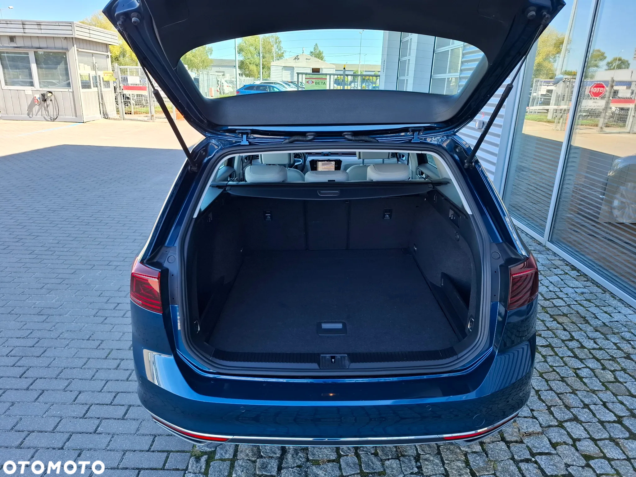 Volkswagen Passat Variant 2.0 TDI SCR Elegance - 9