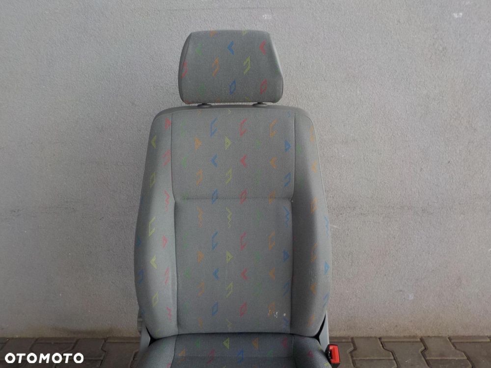 VW T5 FOTEL PRAWY PASAŻERA Z PODSTAWĄ INKA - 4