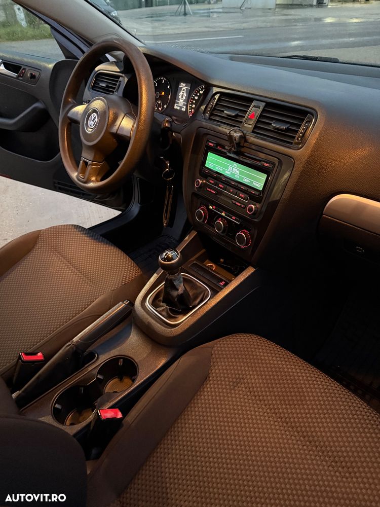 Volkswagen Jetta 1.6 TDI Blue Motion Technology Comfortline - 34