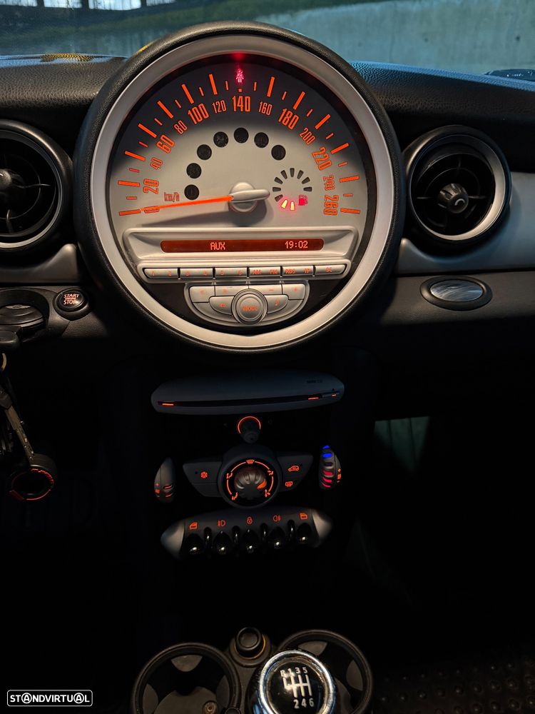 MINI 3 Portas One D - 13