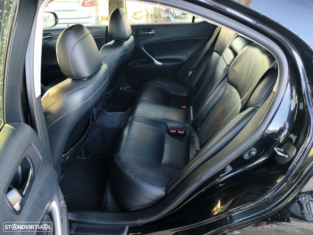 Lexus IS 220 d Luxury 2D - 12