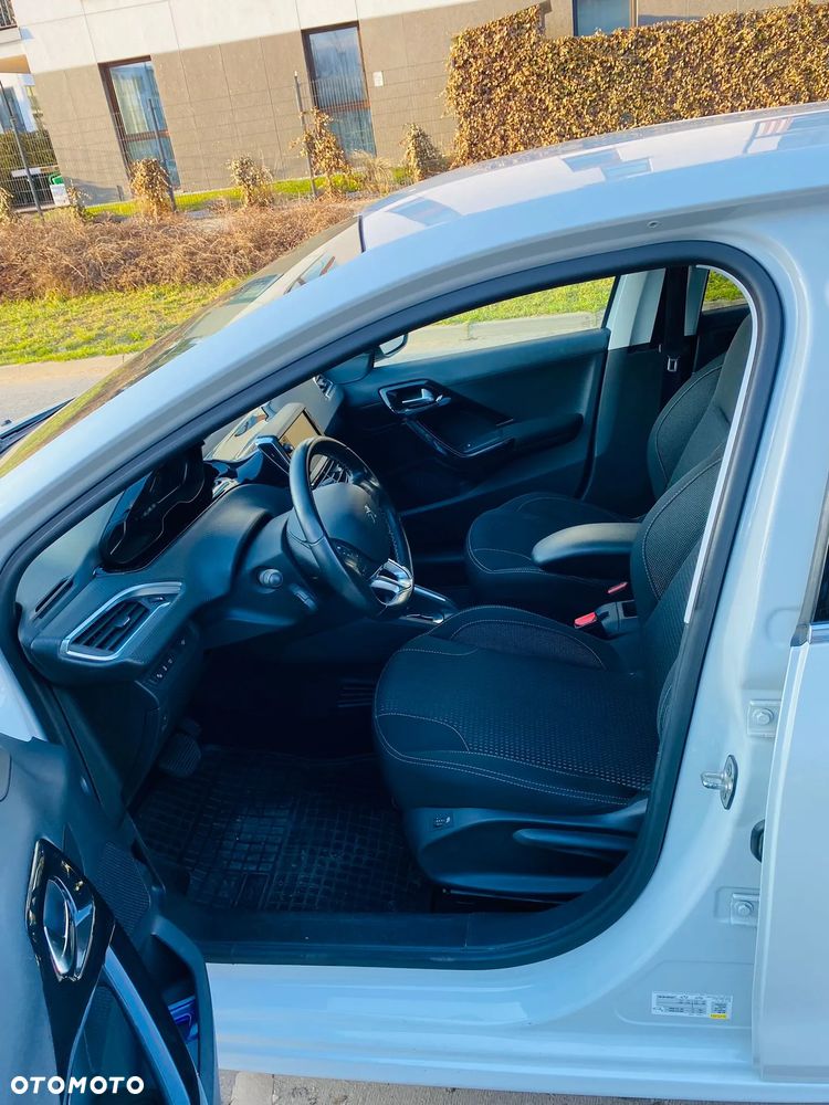 Peugeot 208 1.2 PureTech GPF Allure S&S EAT6 - 5