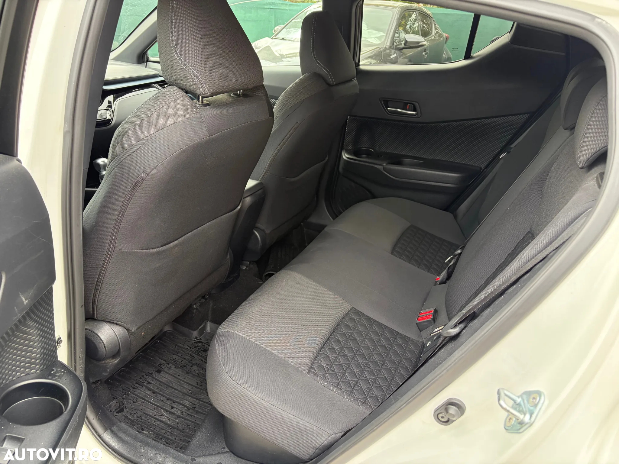 Toyota C-HR Hybrid Lounge - 23