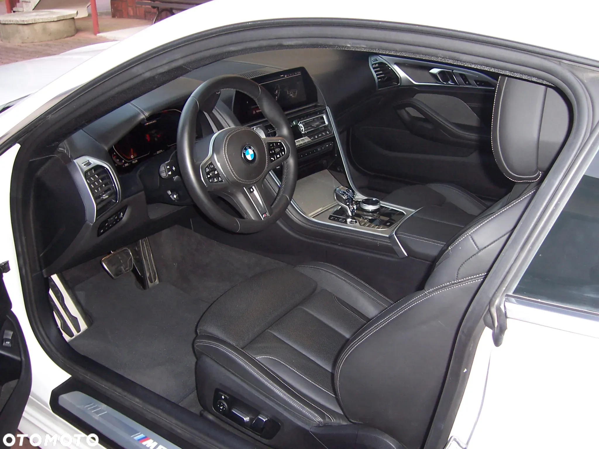 BMW Seria 8 - 14