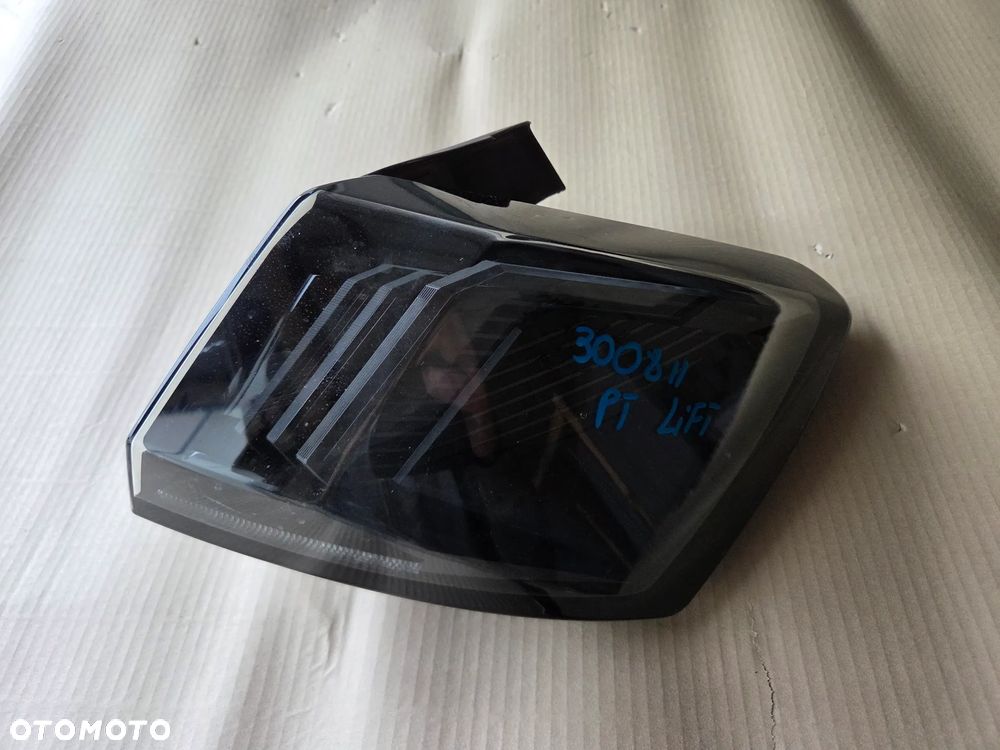 Lampa prawa tylna tył Peugeot 3008 II LIFT - 1