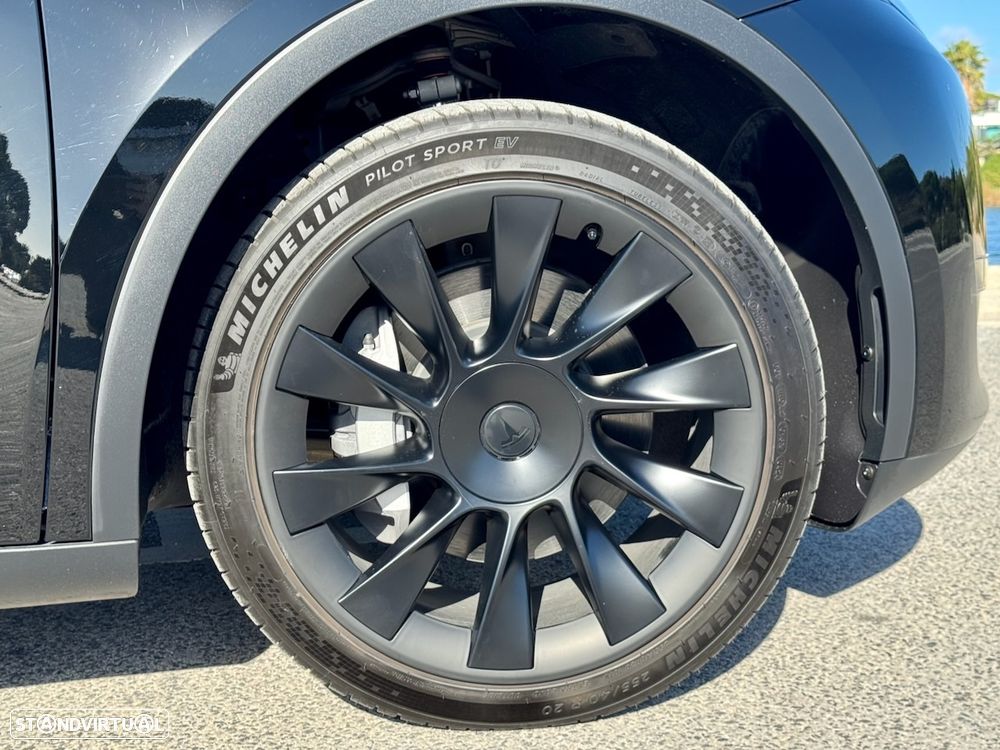 Tesla Model Y Long-Range RWD - 11